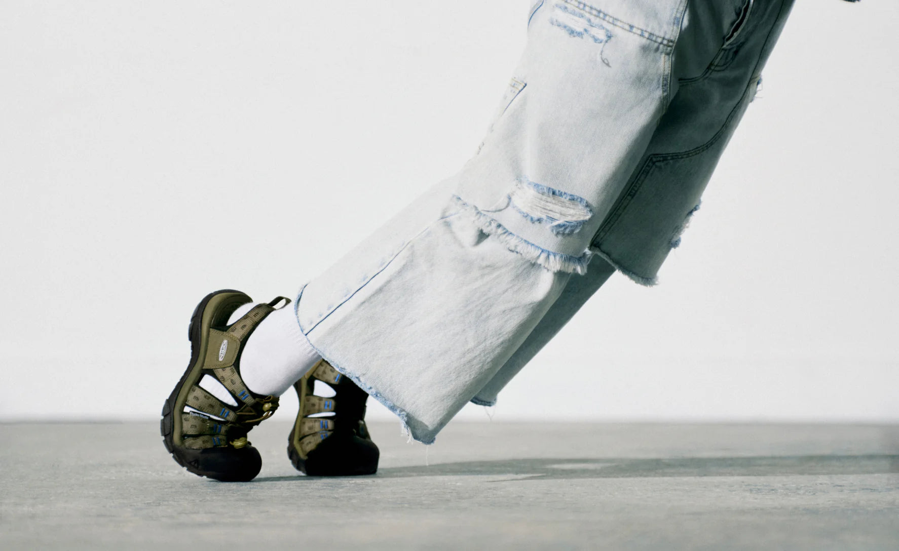 Men's Newport Retro Sandal x Études Studio | Etudes Olive - Image 7