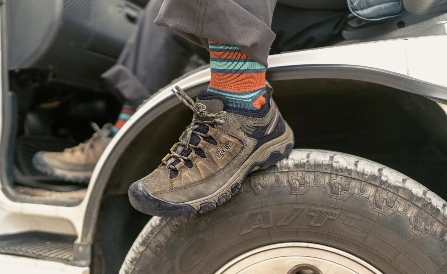 Men's Targhee III Waterproof | Black Olive/Golden Brown - Image 7