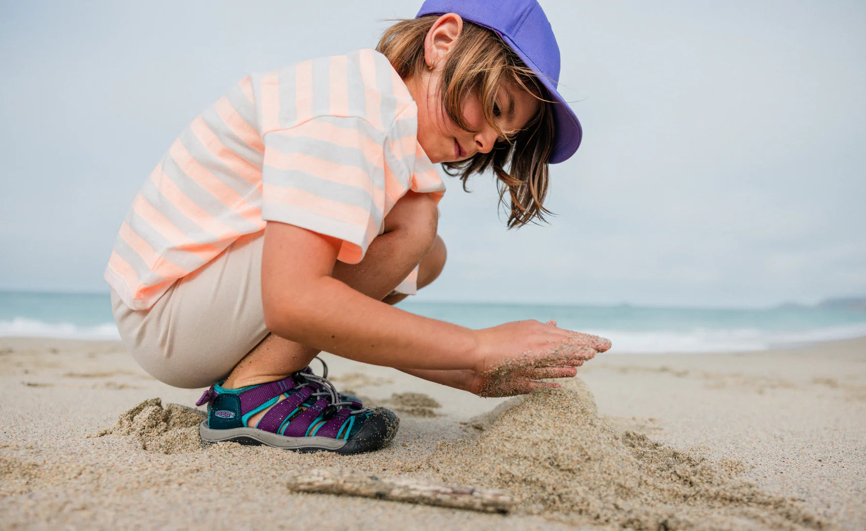 Little Kids' Newport Boundless Sandal | Black/Precious Blue - Image 6